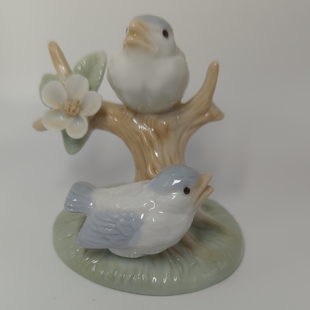 Leonardo Porcelain Bird Figurine with Flower